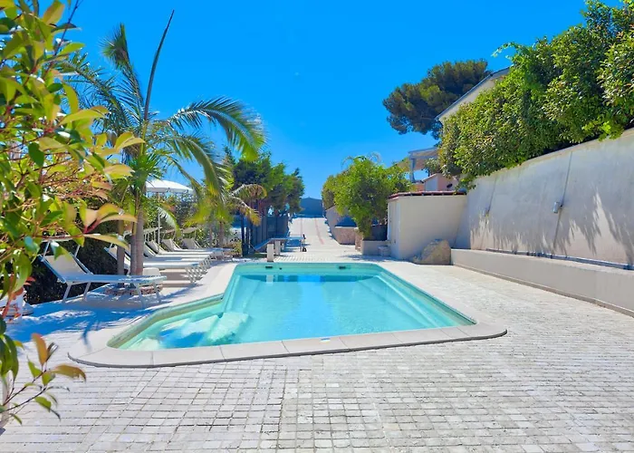 Villa Emanuele Costarainera