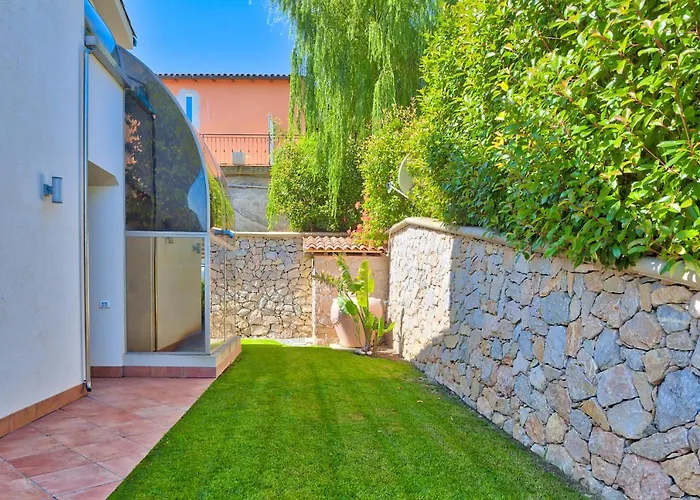 Emanuele Villa Costarainera